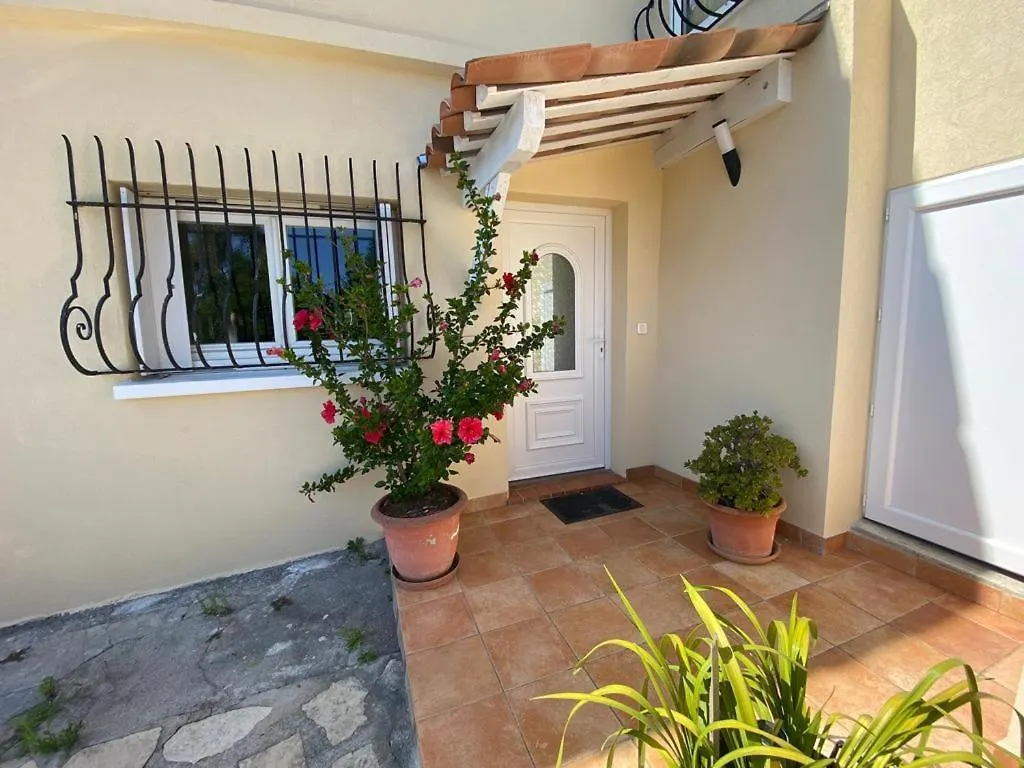 Très bel appartement entier proche de la mer 2 chambres 1 salon Vallauris